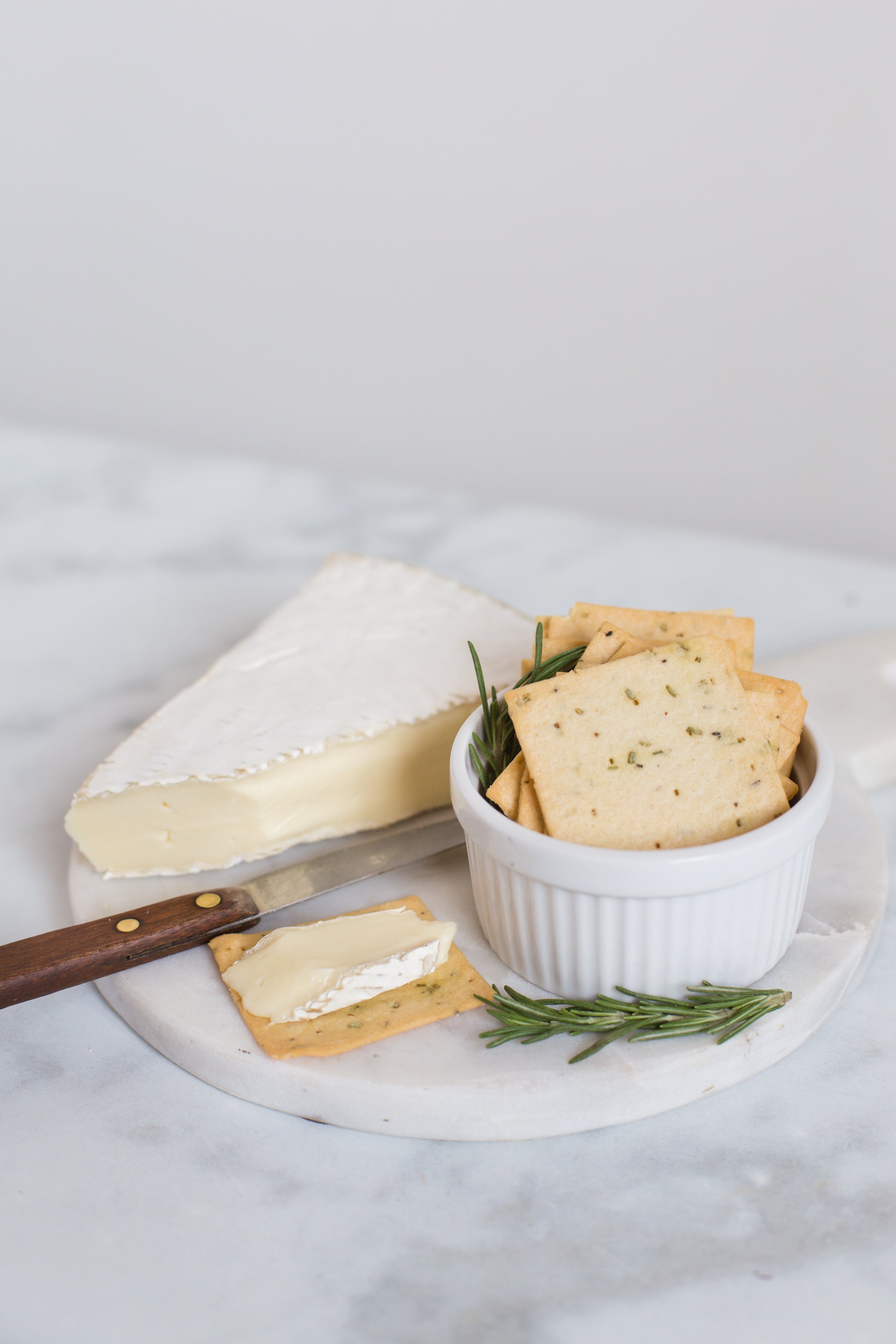 Dolcetto Tuscan Crisps – Rosemary & Olive Oil (5.3oz Box)