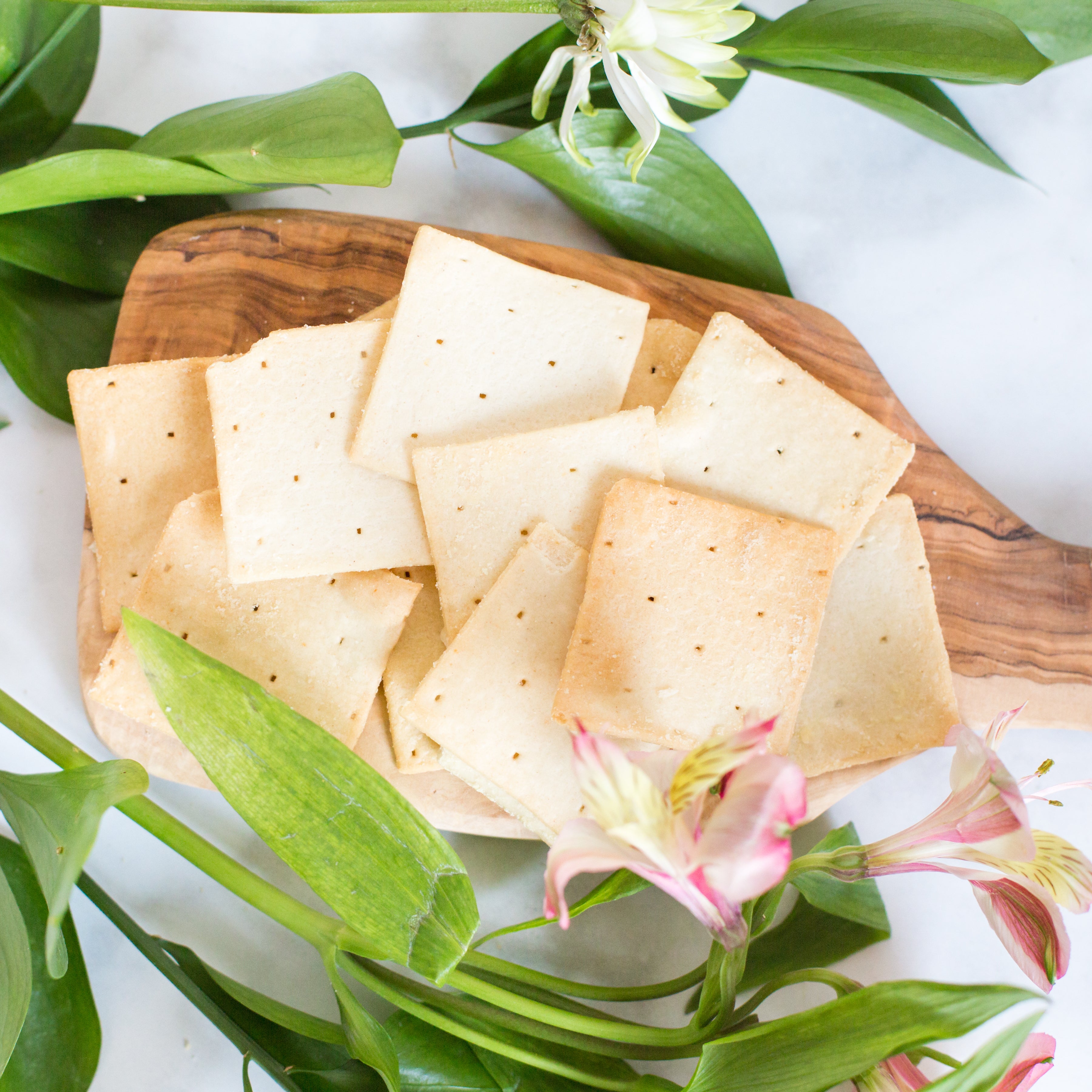 Dolcetto Tuscan Crisps – Parmesan Garlic & Herb (5.3oz Box)